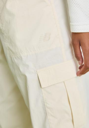 Брюки с накладными карманами