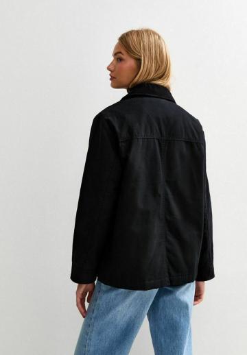 Куртка с накладнымит карманами