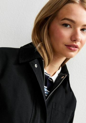 Куртка с накладнымит карманами