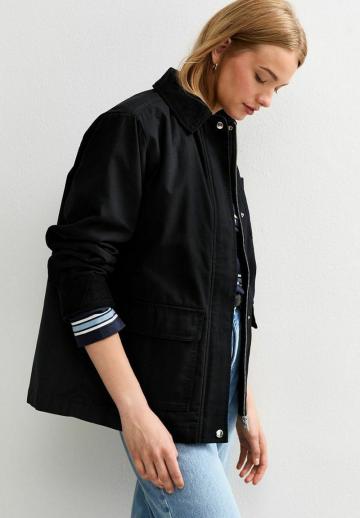 Куртка с накладнымит карманами