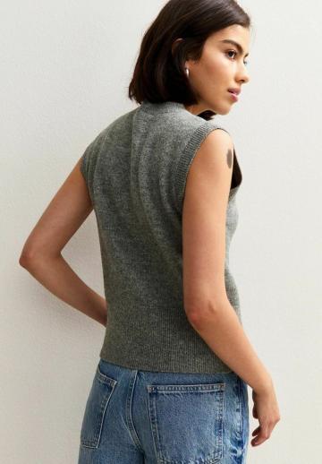 Джинсовая жилетка