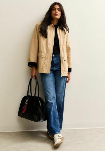 Куртка с накладнымит карманами