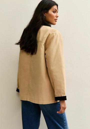 Куртка с накладнымит карманами