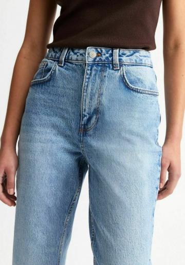 Короткие джинсы