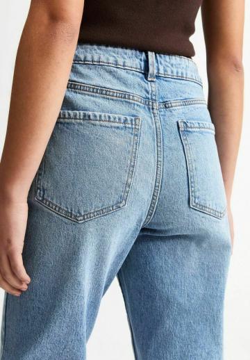 Короткие джинсы