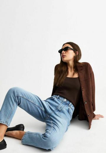 Короткие джинсы