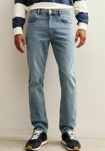 Прямые джинсы