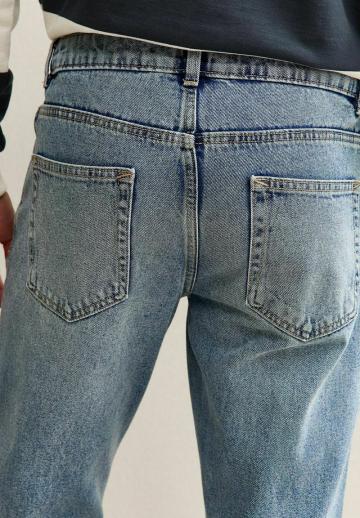 Прямые джинсы