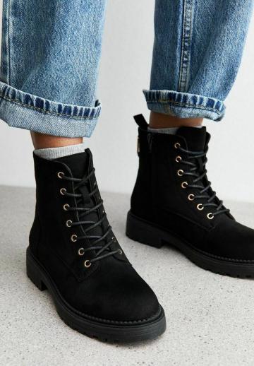 Ботинки на шнуровке