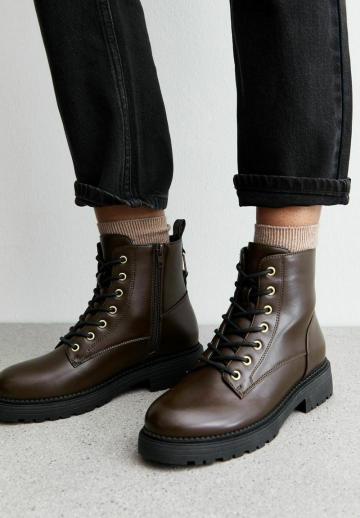 Ботинки на шнуровке