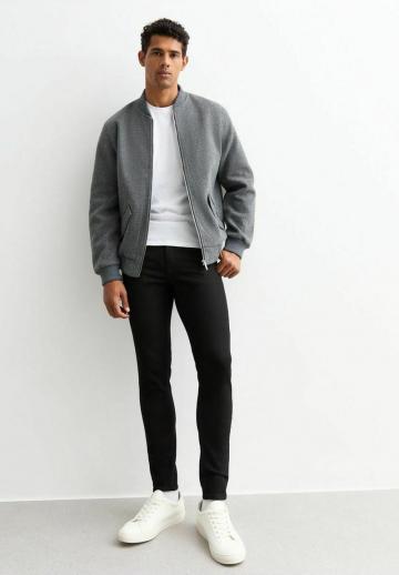 Узкие джинсы