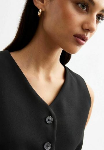 Джинсовая жилетка