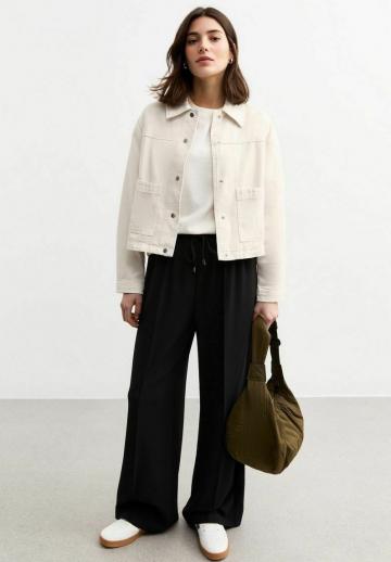 Куртка с накладнымит карманами