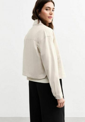 Куртка с накладнымит карманами