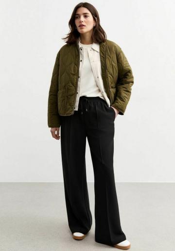 Куртка с накладнымит карманами