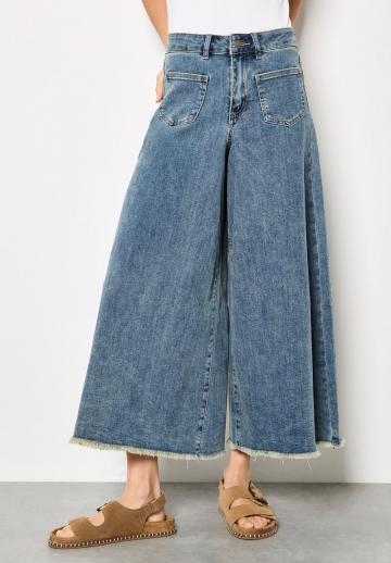 Короткие джинсы