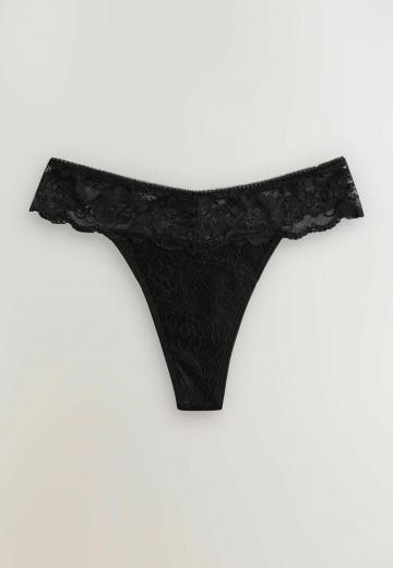 Трусы на бедрах