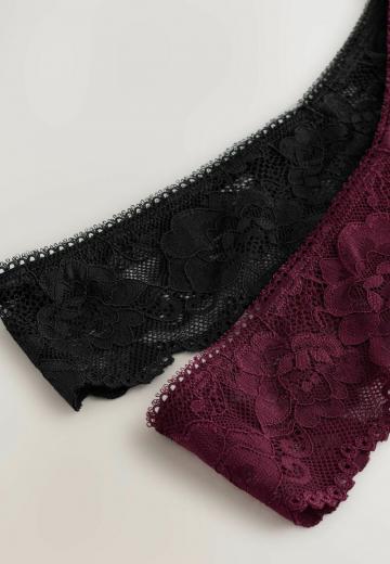 Трусы на бедрах