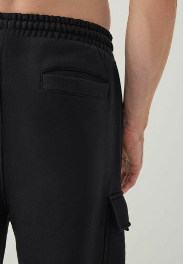 Брюки с накладными карманами