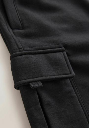 Брюки с накладными карманами