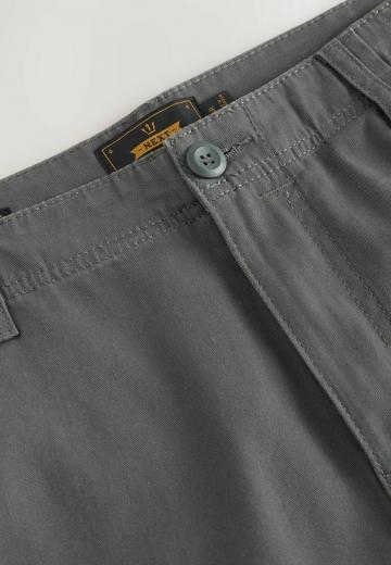 Брюки с накладными карманами