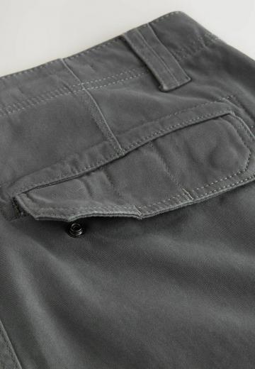 Брюки с накладными карманами