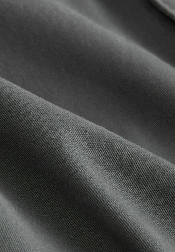 Брюки с накладными карманами