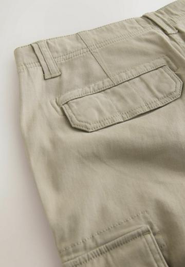 Брюки с накладными карманами