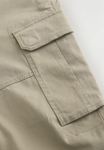 Брюки с накладными карманами