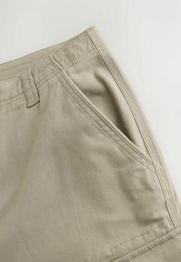 Брюки с накладными карманами