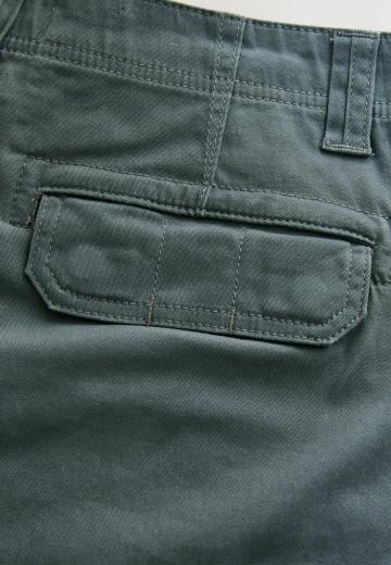 Брюки с накладными карманами