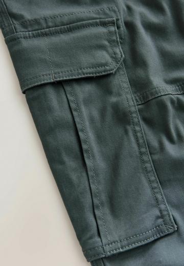 Брюки с накладными карманами