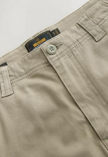 Брюки с накладными карманами