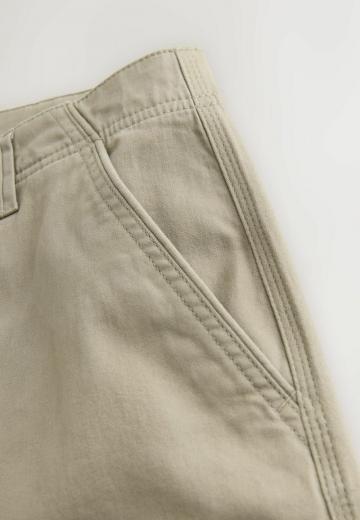 Брюки с накладными карманами