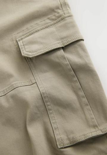 Брюки с накладными карманами
