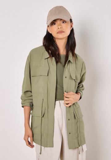 Куртка с накладнымит карманами