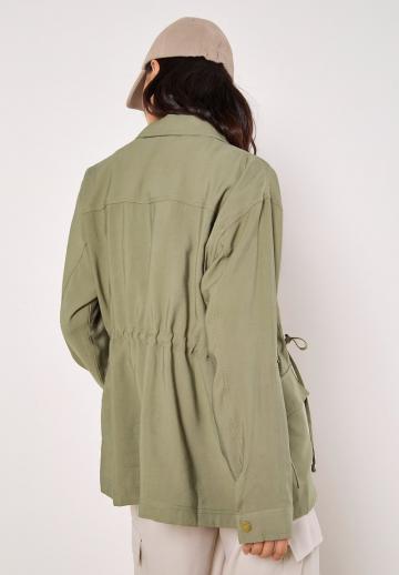 Куртка с накладнымит карманами