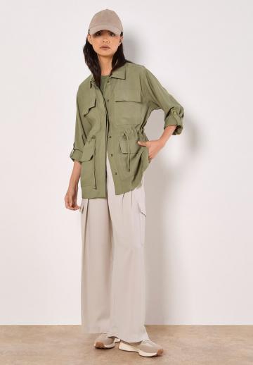 Куртка с накладнымит карманами