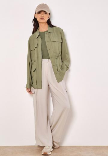 Куртка с накладнымит карманами