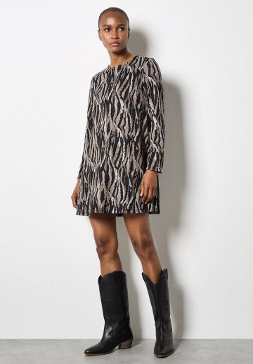 Вязаное платье