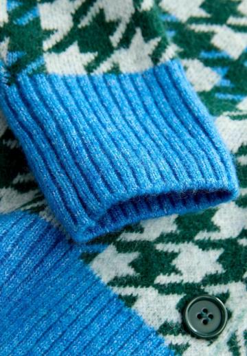 Жаккардовая вязаная кофта