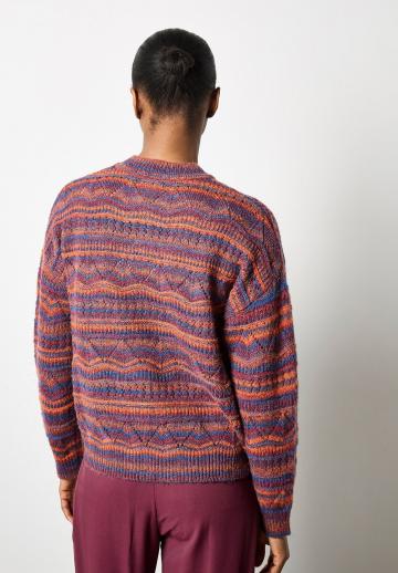 Пуловер в полоску