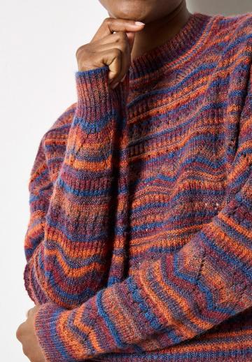 Пуловер в полоску