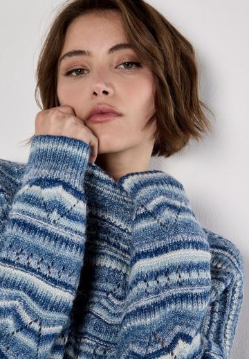 Пуловер в полоску