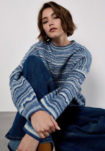 Пуловер в полоску