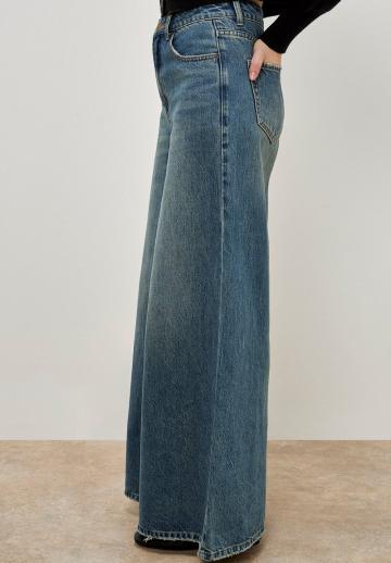 Клешеные джинсы