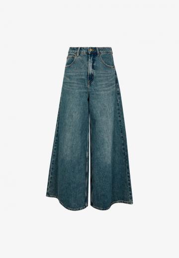 Клешеные джинсы