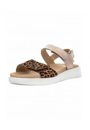 Босоножки на танкетке