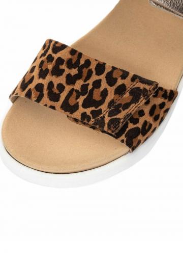 Босоножки на танкетке