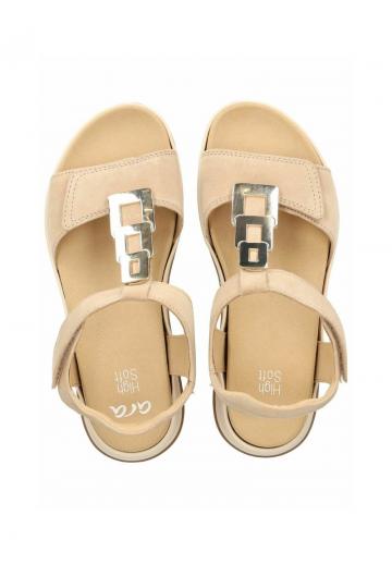 Босоножки на танкетке